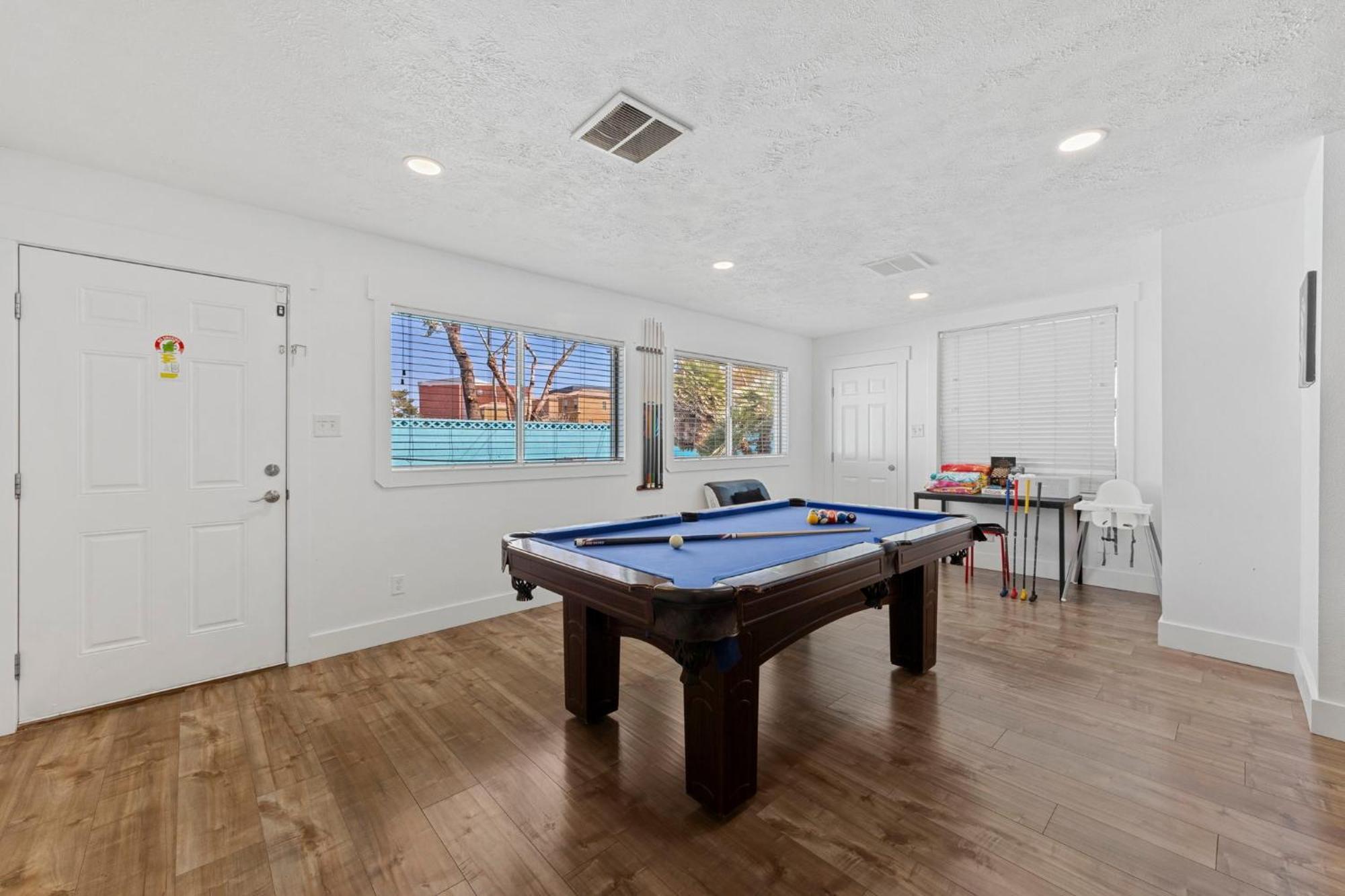 Vegas Getaway: Central 1 Story, Private Pool, Game Room Las Vegas Exterior photo